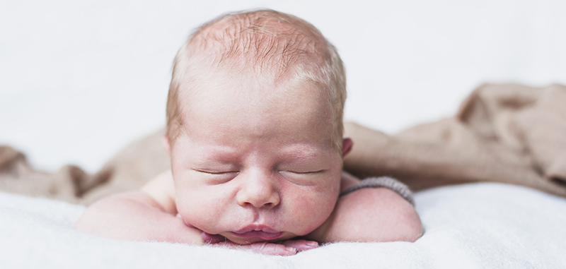 Bébé qui dort profondément