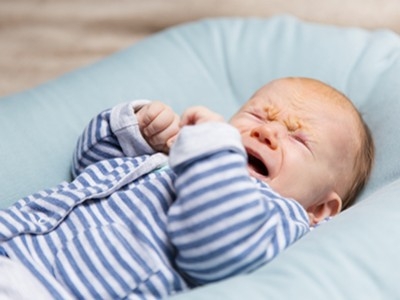 Your baby cries in his sleep: what to do?